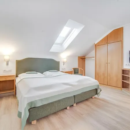 Hauslwirt Szálloda 3*